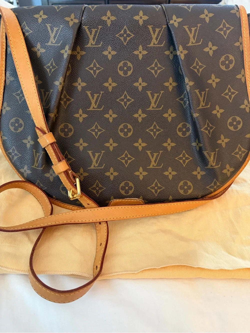 Louis Vuitton Menilmontant MM